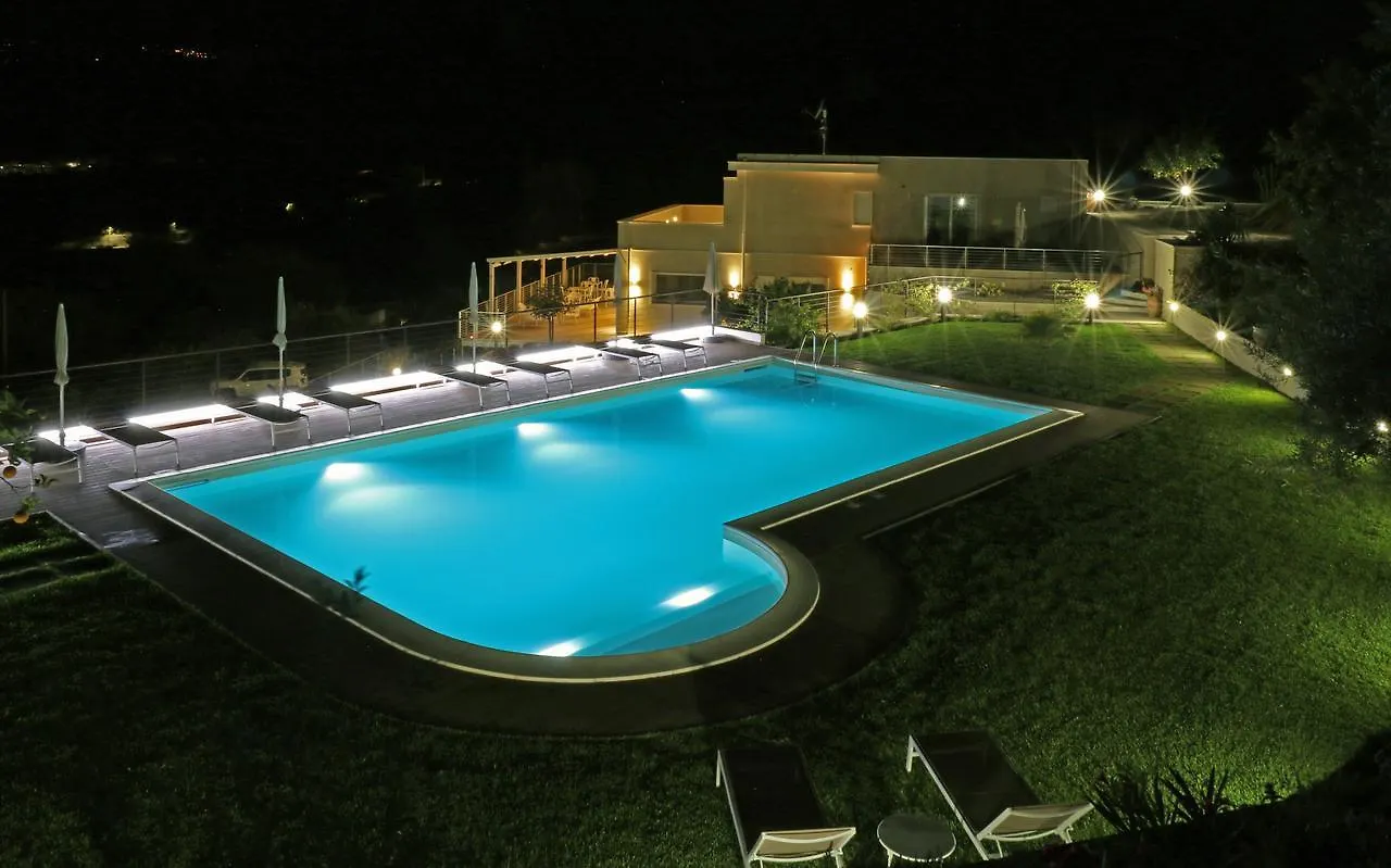 Sike Holiday Home 陶尔米纳 住宿加早餐酒店